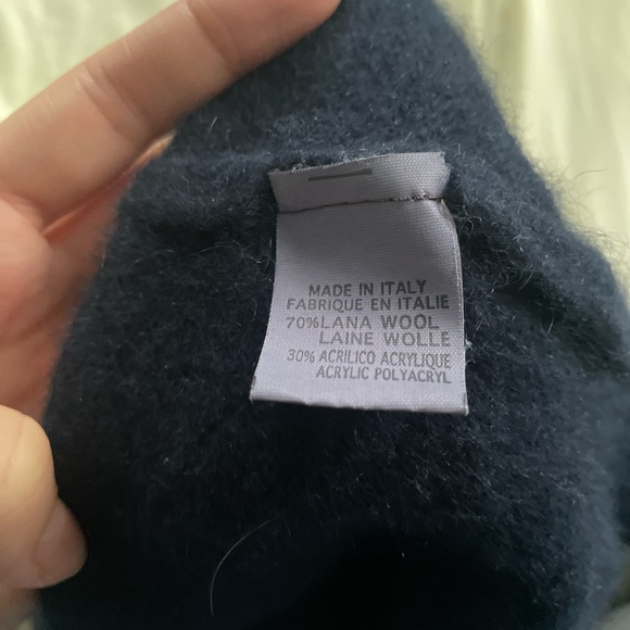 Brandy Melville wool v-neck sweater - Picture 3 of 4